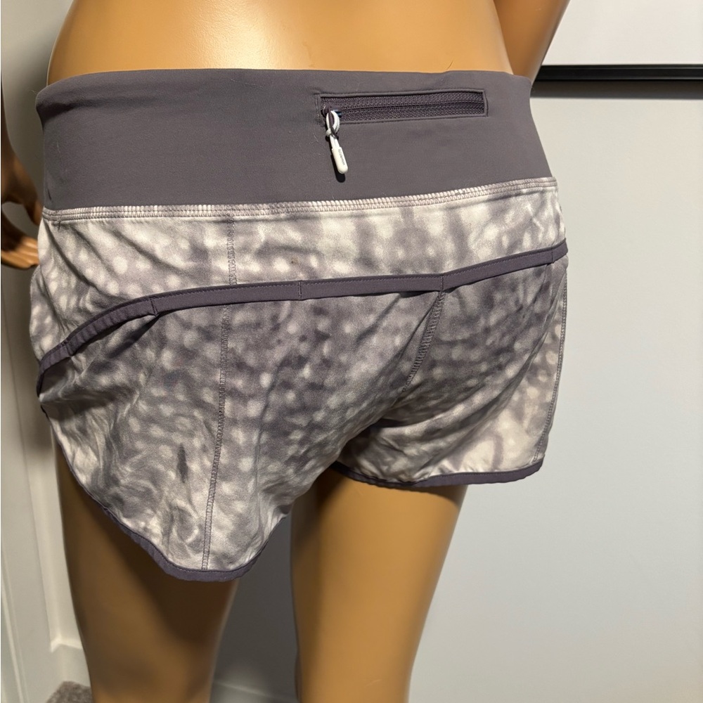 Lululemon Run Speed shorts, Sz 6, Snowy owl color.